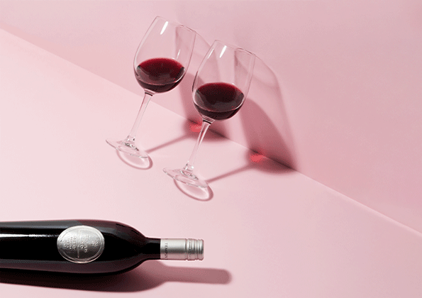 Tempus Two Uno Shiraz on pink background